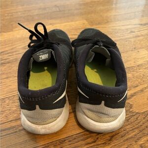 Black Nike Free RN 2018 5.0 in size US 7.5 according to tag! (Fits me I’m a 6-7)